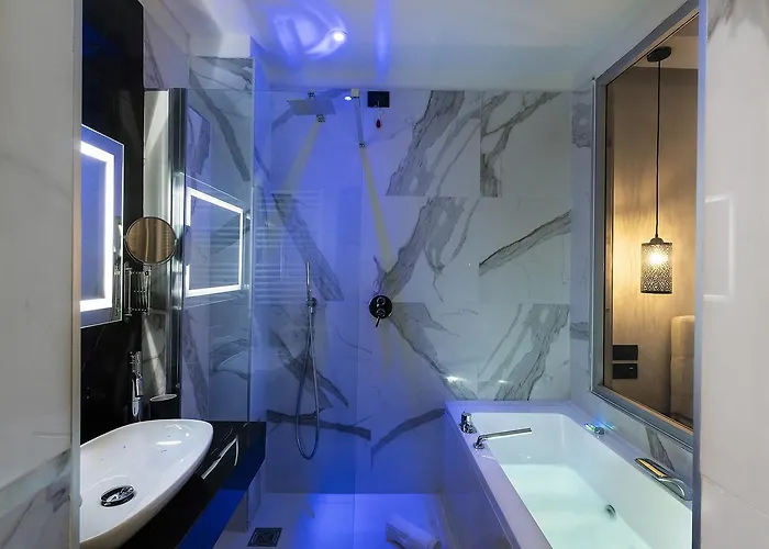 Chez Anna - Adults Only 4*